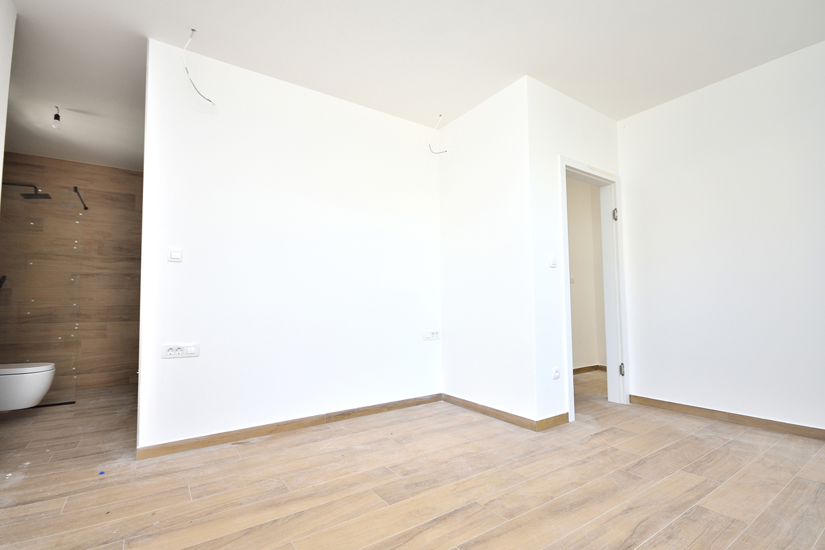 Srima, Vodice - Dvojna hiša S2 z bazenom v bližini plaže