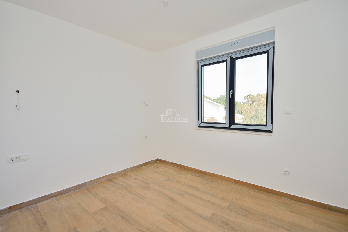 Srima, Vodice - Dvojna hiša S2 z bazenom v bližini plaže