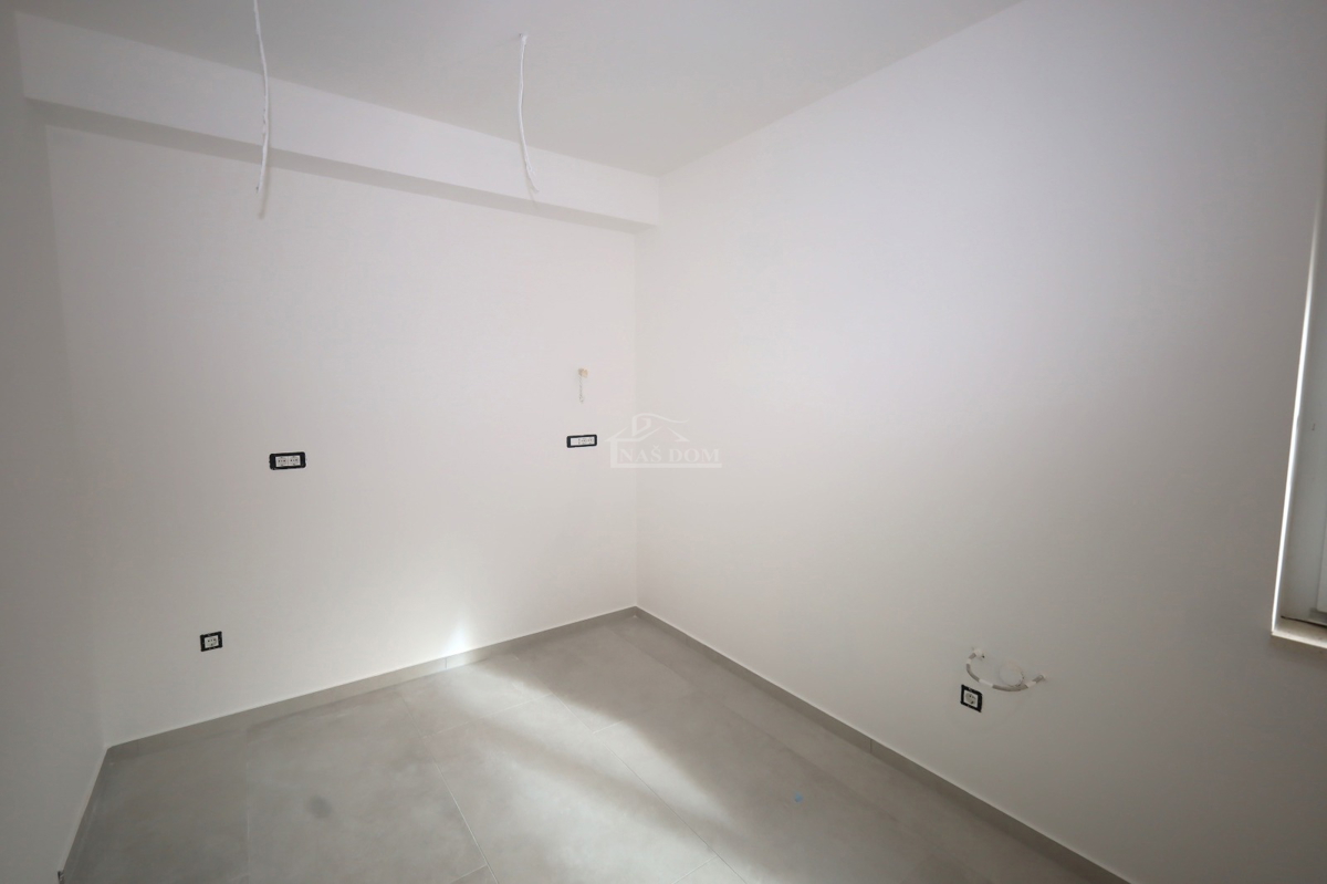 Vodice - Stanovanje S1 s bazenom in vrtom