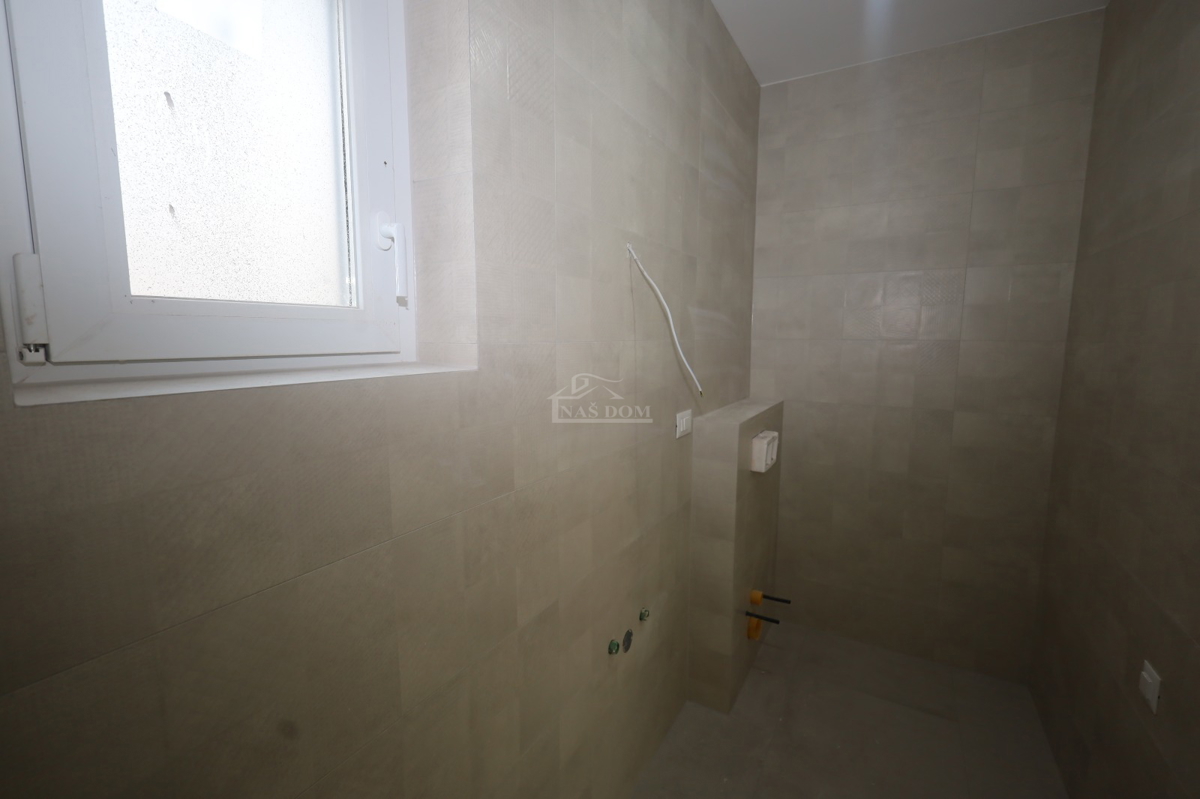 Vodice - Stanovanje S1 s bazenom in vrtom