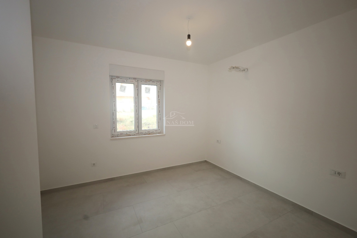 Vodice - Stanovanje S1 s bazenom in vrtom