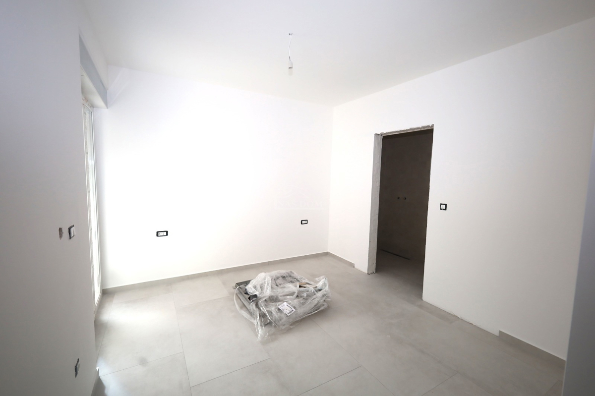 Vodice - Stanovanje S1 s bazenom in vrtom