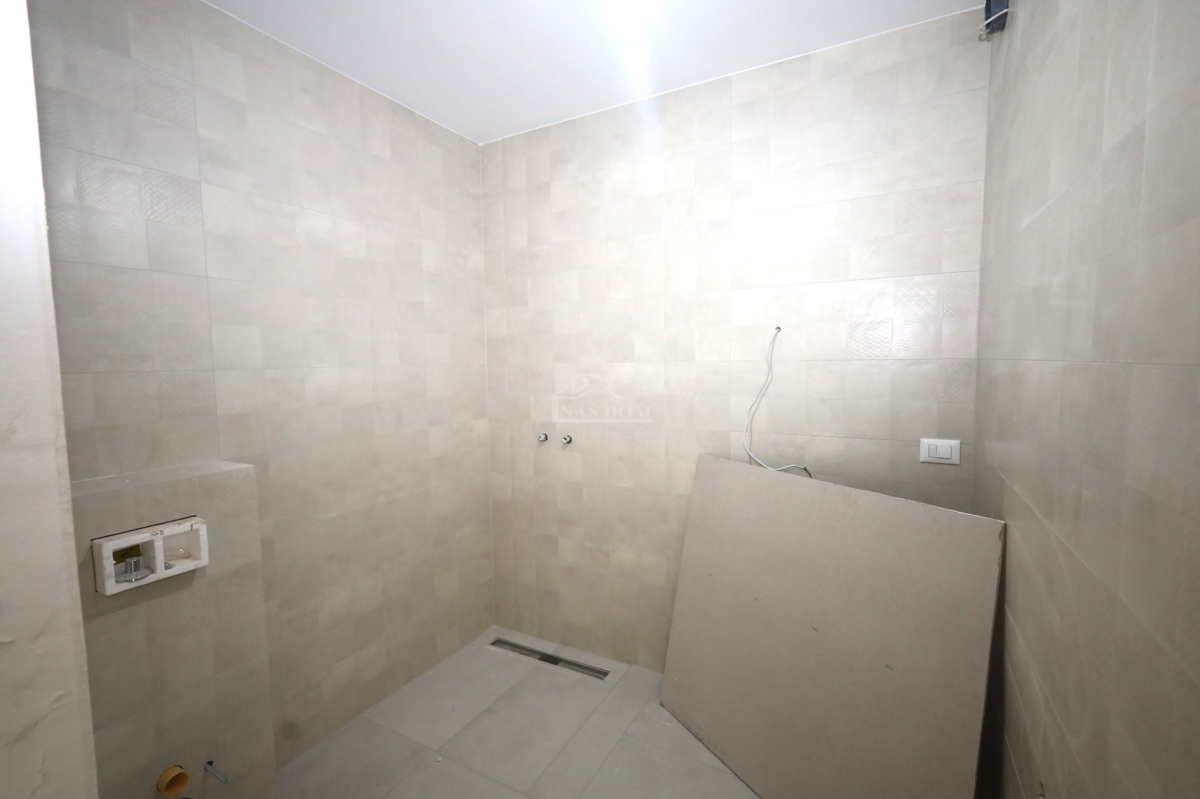 Vodice - Stanovanje S1 s bazenom in vrtom