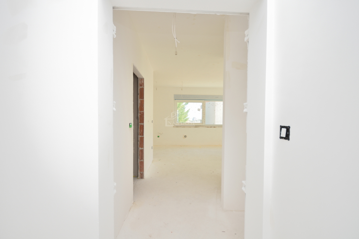 Vodice - Stanovanje S1 s bazenom in vrtom