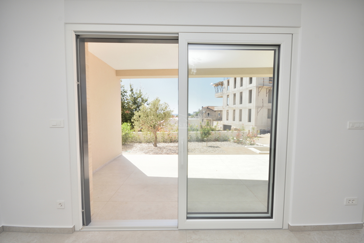 Tribunj – Luksuzno stanovanje S1 v novogradnji, le 400 m od plaže in centra