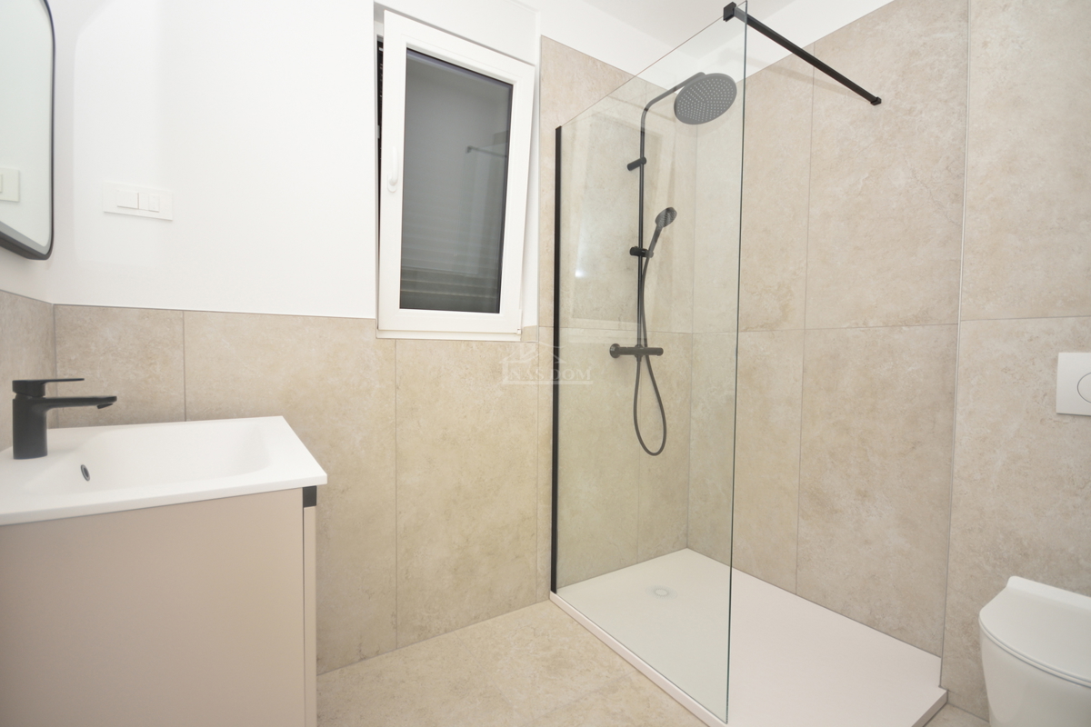 Tribunj – Luksuzno stanovanje S1 v novogradnji, le 400 m od plaže in centra