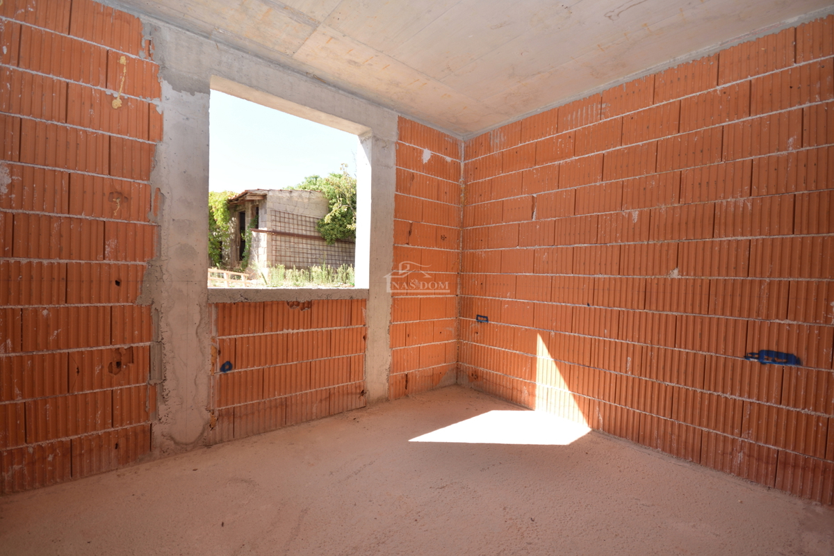 Vodice - Stanovanje S1 z vrtom, 500 m od centra