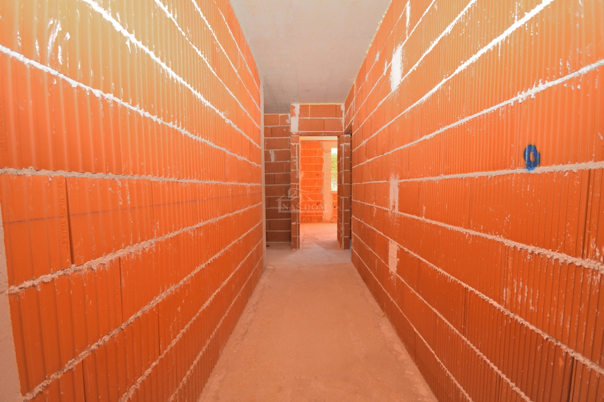 Vodice - Stanovanje S1 z vrtom, 500 m od centra