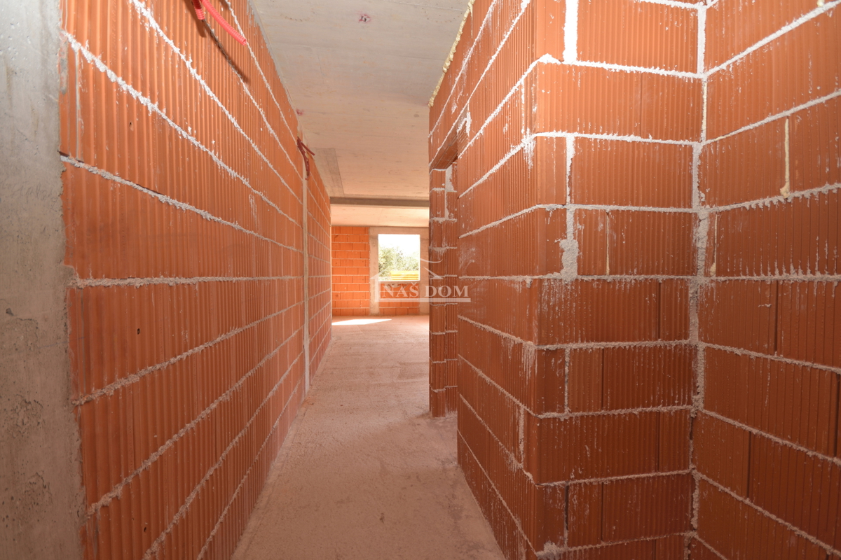 Vodice - Stanovanje S1 z vrtom, 500 m od centra