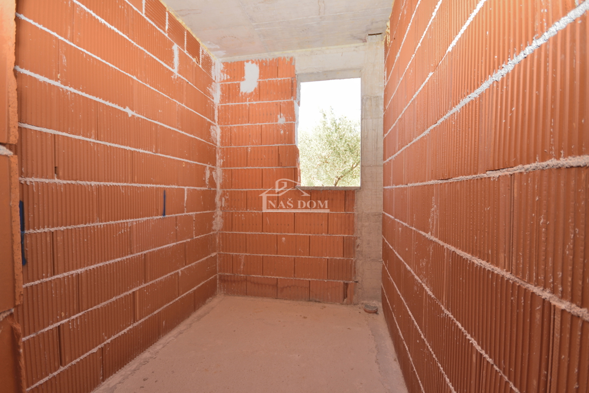 Vodice - Stanovanje S1 z vrtom, 500 m od centra