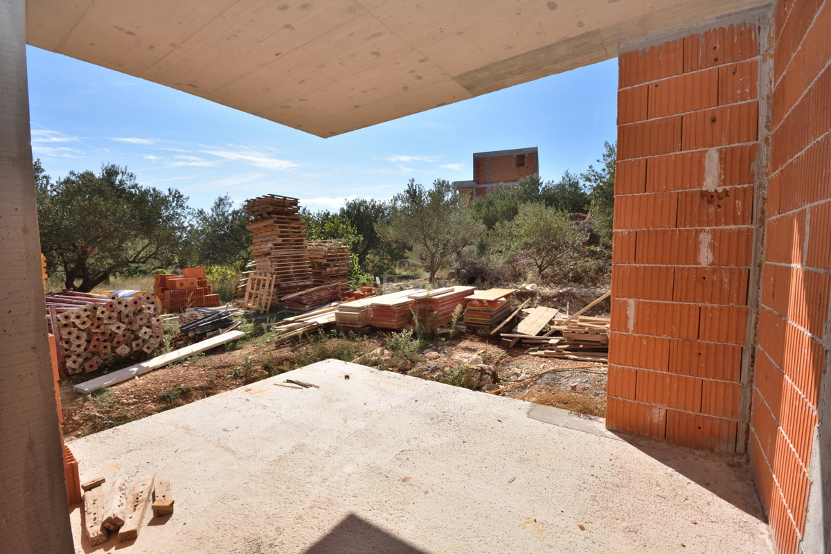 Vodice - Stanovanje S1 z vrtom, 500 m od centra