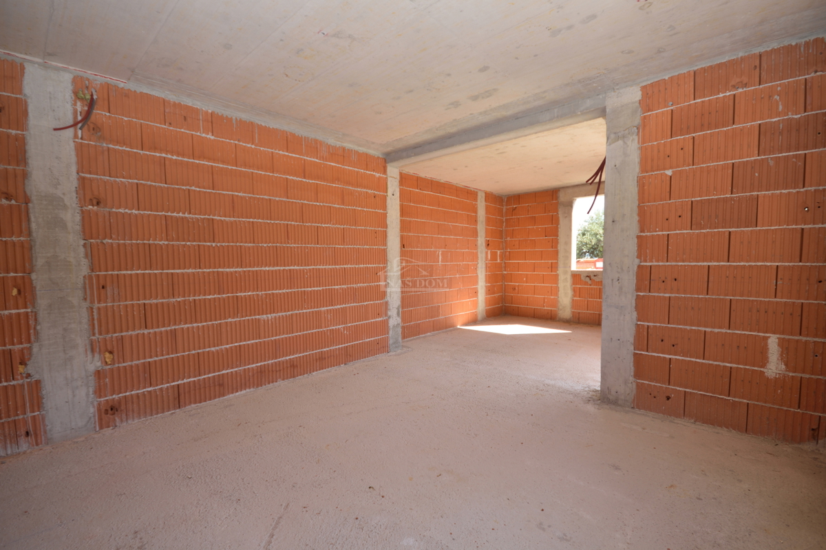 Vodice - Stanovanje S1 z vrtom, 500 m od centra