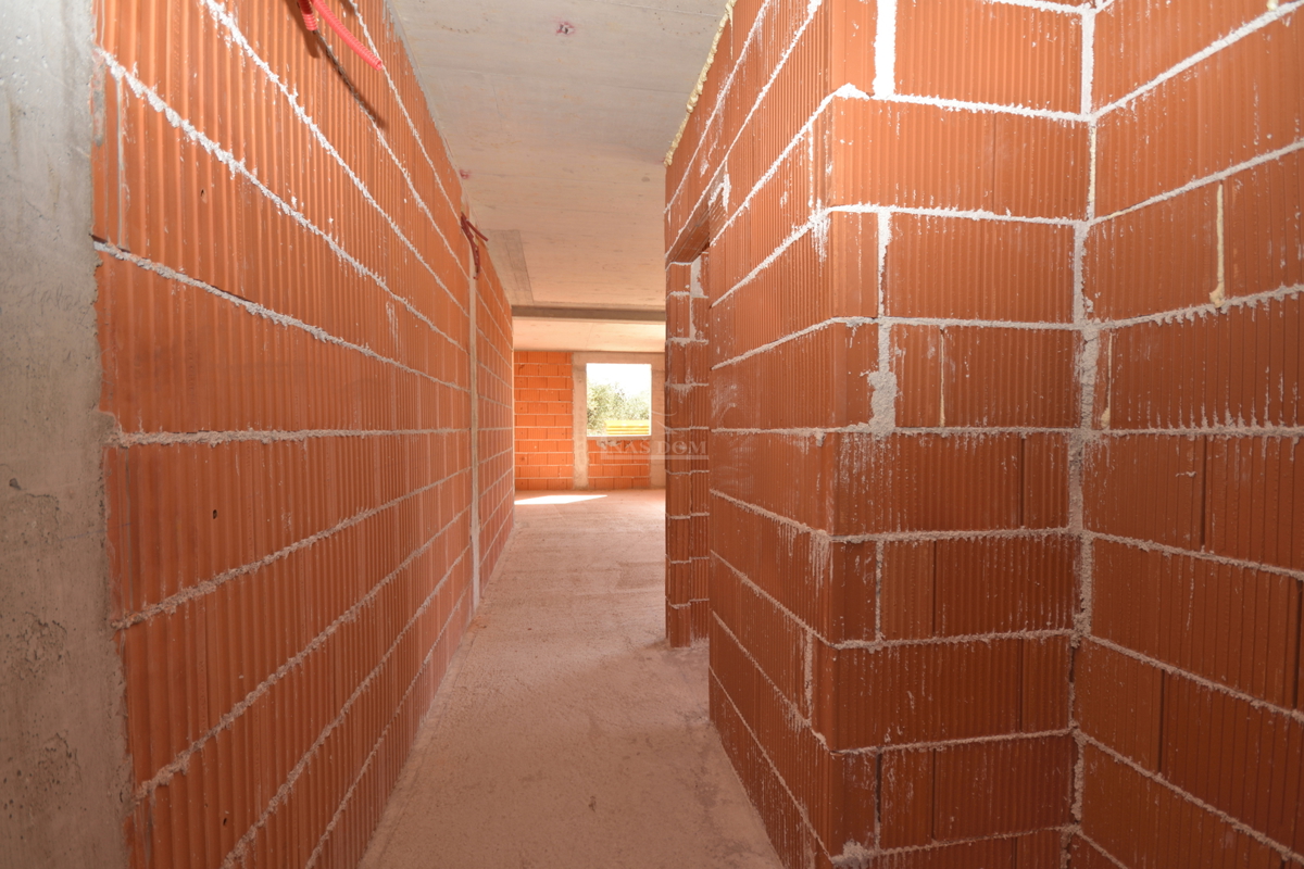 Vodice - Stanovanje S1 z vrtom, 500 m od centra