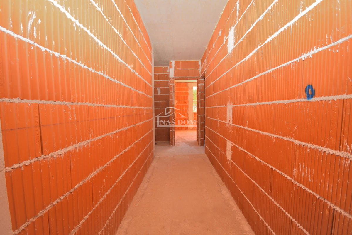 Vodice - Stanovanje S1 z vrtom, 500 m od centra