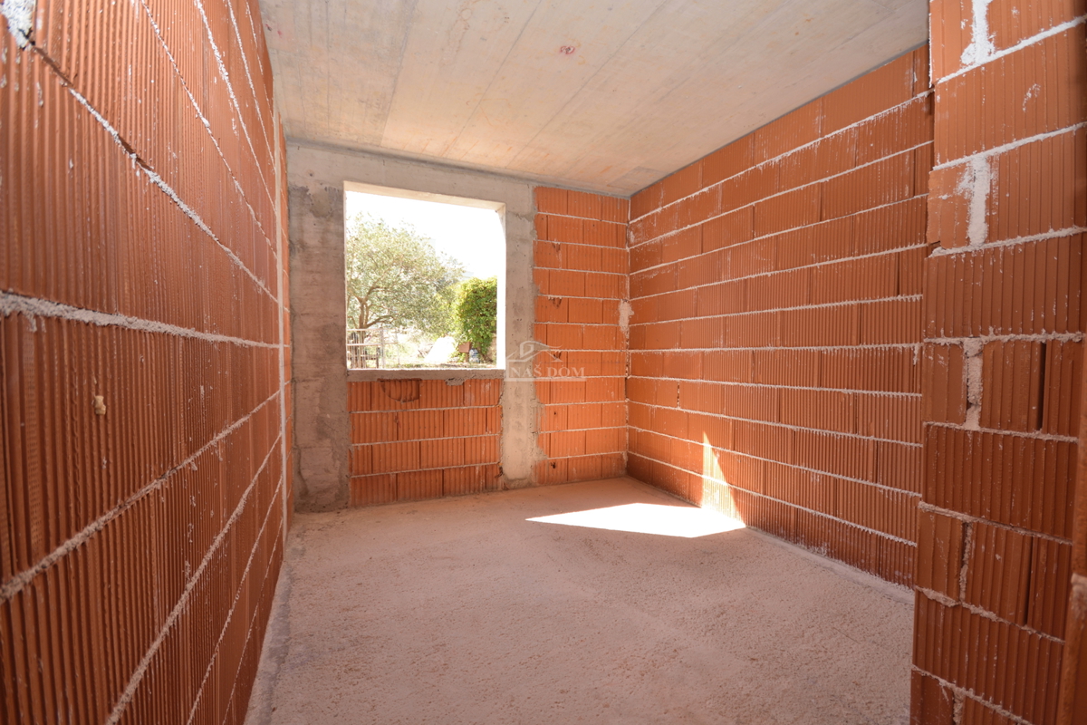 Vodice - Stanovanje S1 z vrtom, 500 m od centra