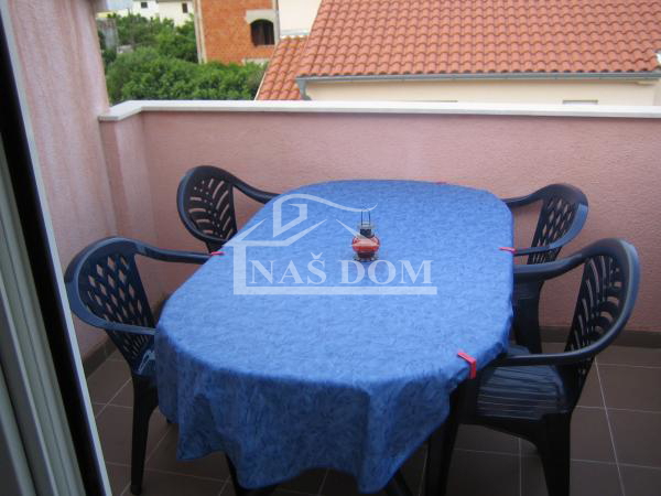 Srima - enoprostanovanjsko stanovanje v drugem nadstropju, 250 m od plaže