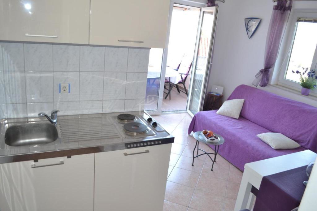 Srima - enoprostanovanjsko stanovanje v drugem nadstropju, 250 m od plaže