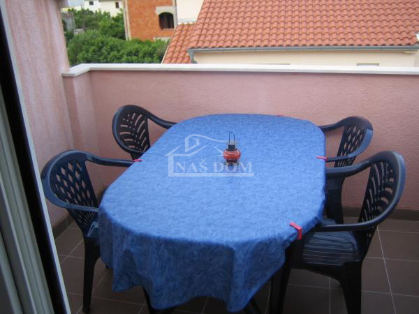 Srima - enosobno stanovanje v drugem nadstropju, 250 m od plaže