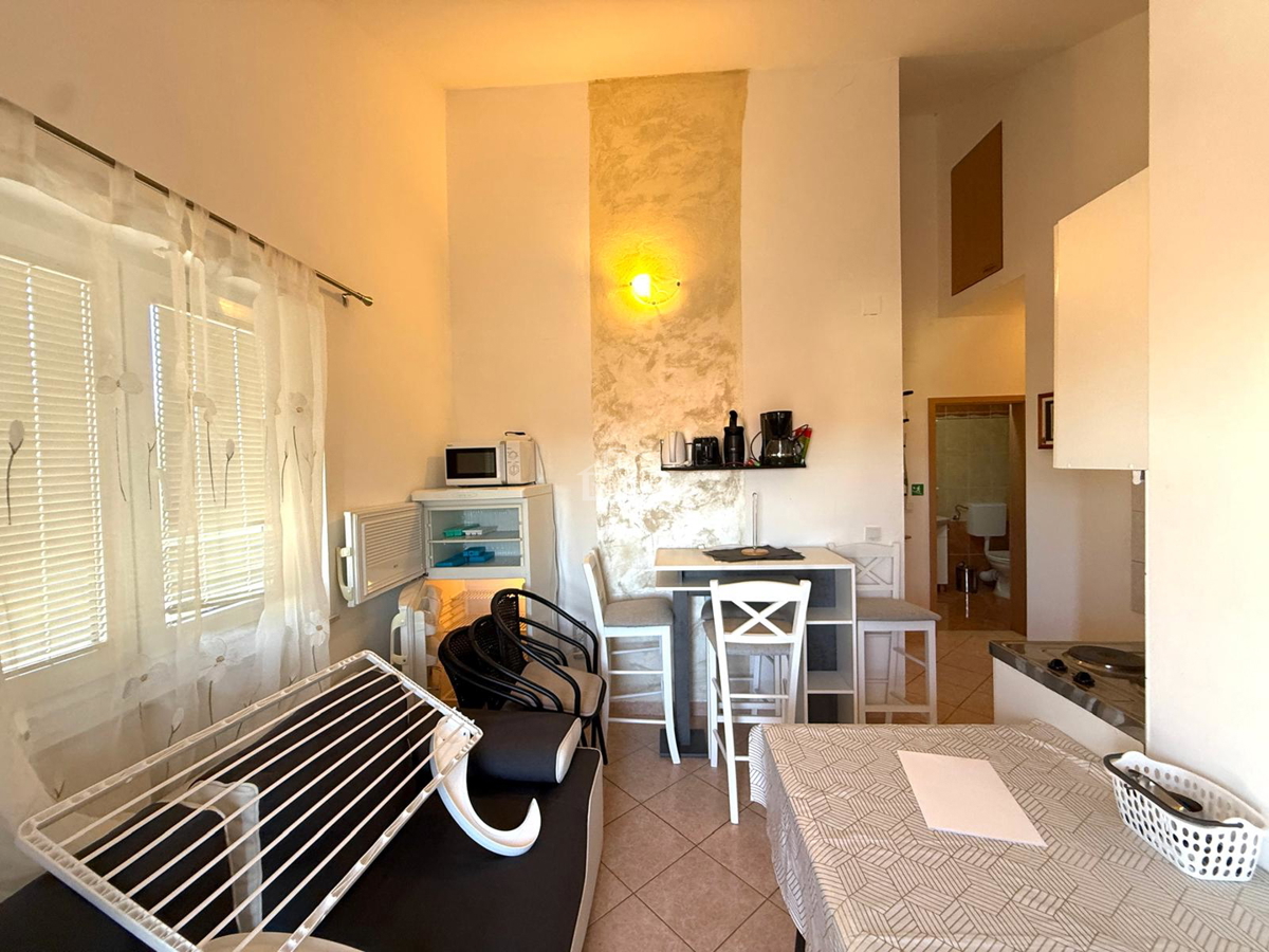 Srima - enosobno stanovanje v drugem nadstropju, 250 m od plaže