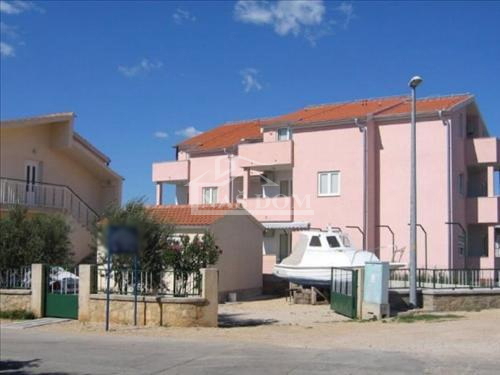 Srima - enosobno stanovanje v drugem nadstropju, 250 m od plaže