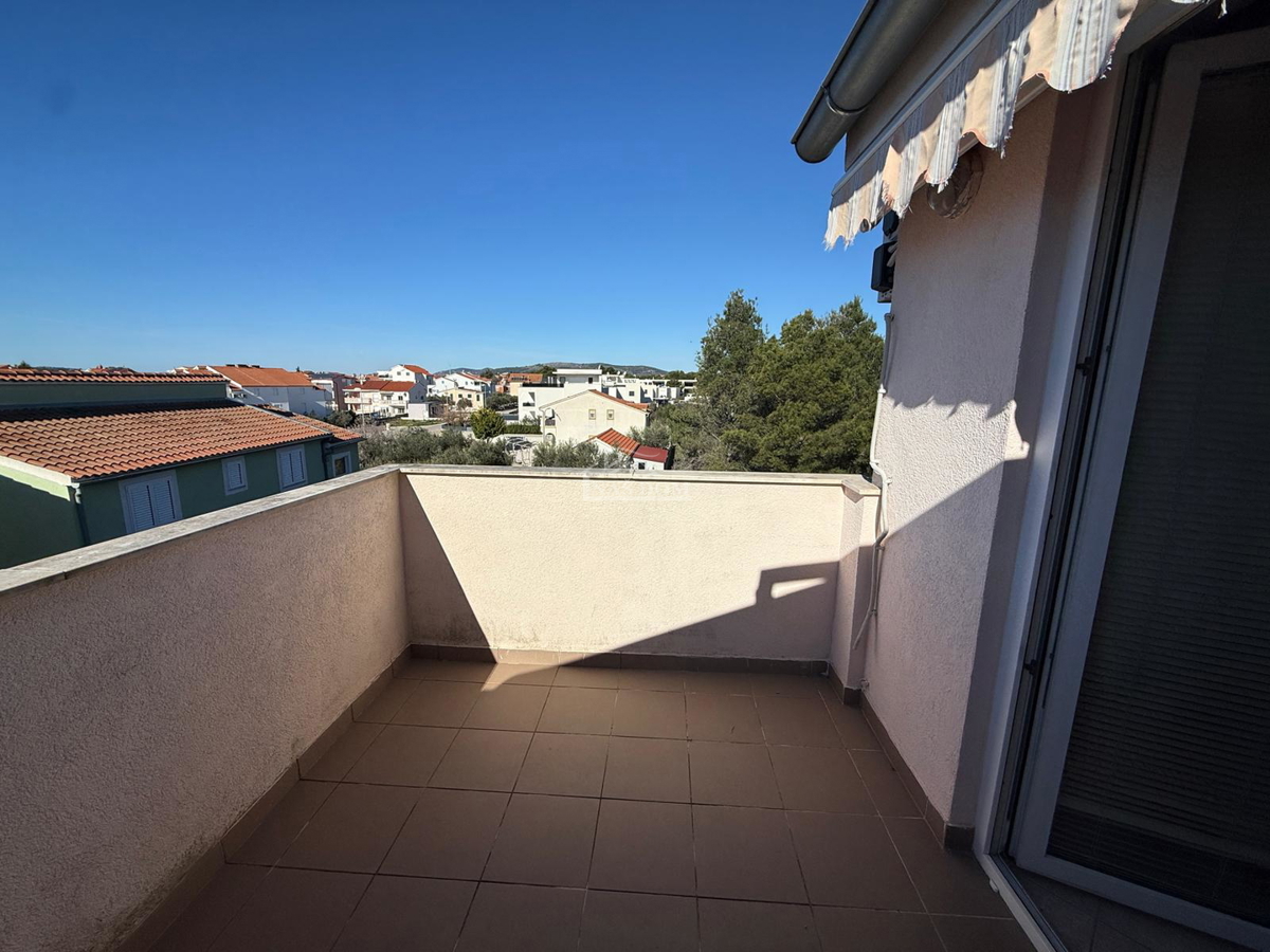 Srima - enosobno stanovanje v drugem nadstropju, 250 m od plaže