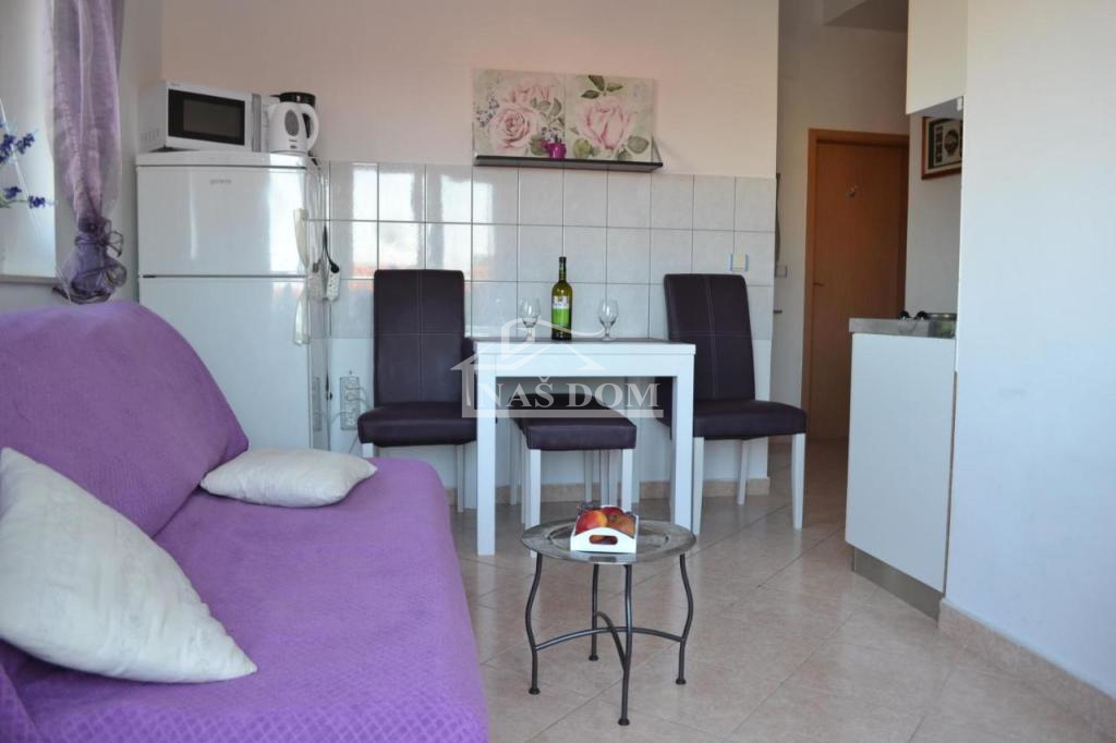 Srima - enoprostanovanjsko stanovanje v drugem nadstropju, 250 m od plaže