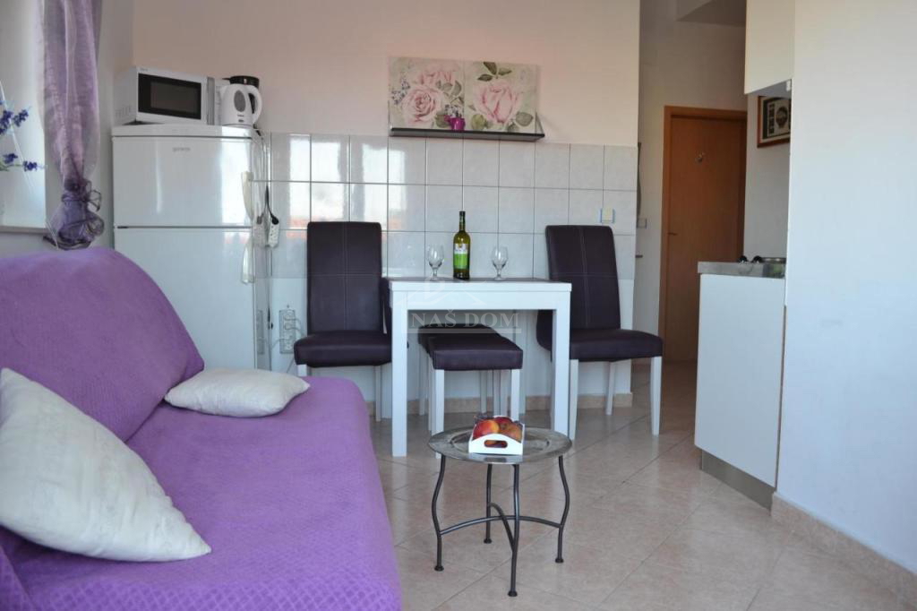 Srima - enoprostanovanjsko stanovanje v drugem nadstropju, 250 m od plaže