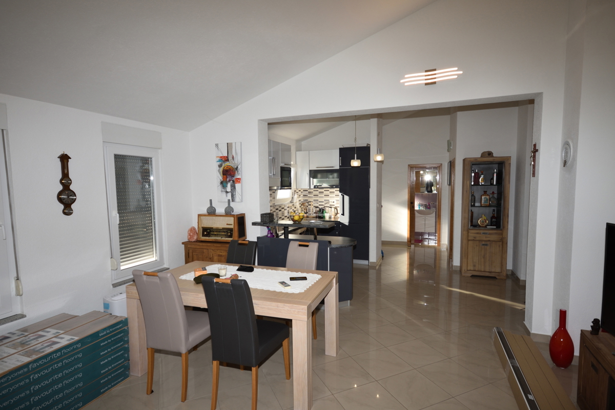 Vodice - družinska hiša pritličje