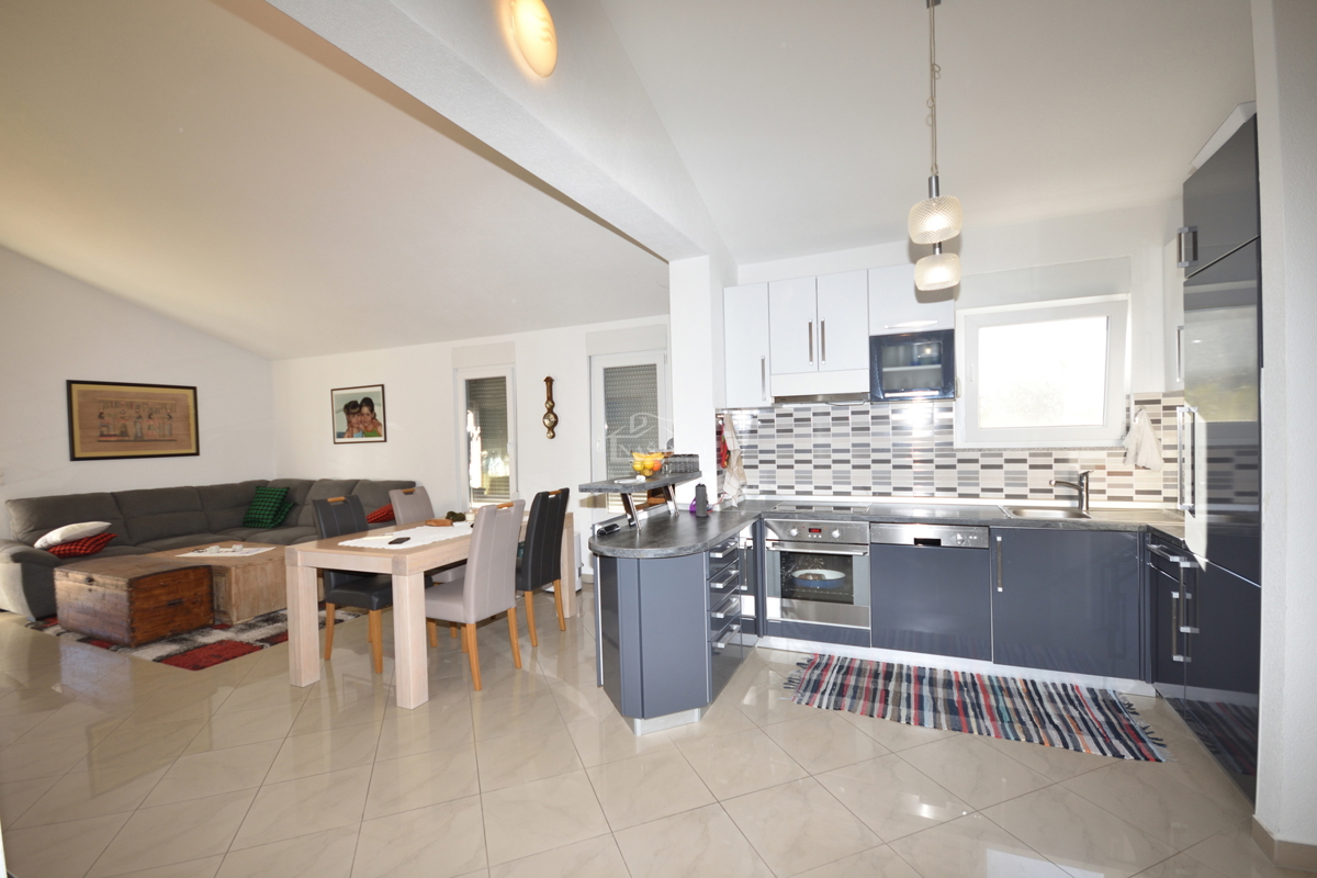 Vodice - družinska hiša pritličje