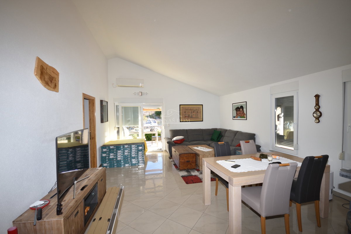 Vodice - pritlična hiša