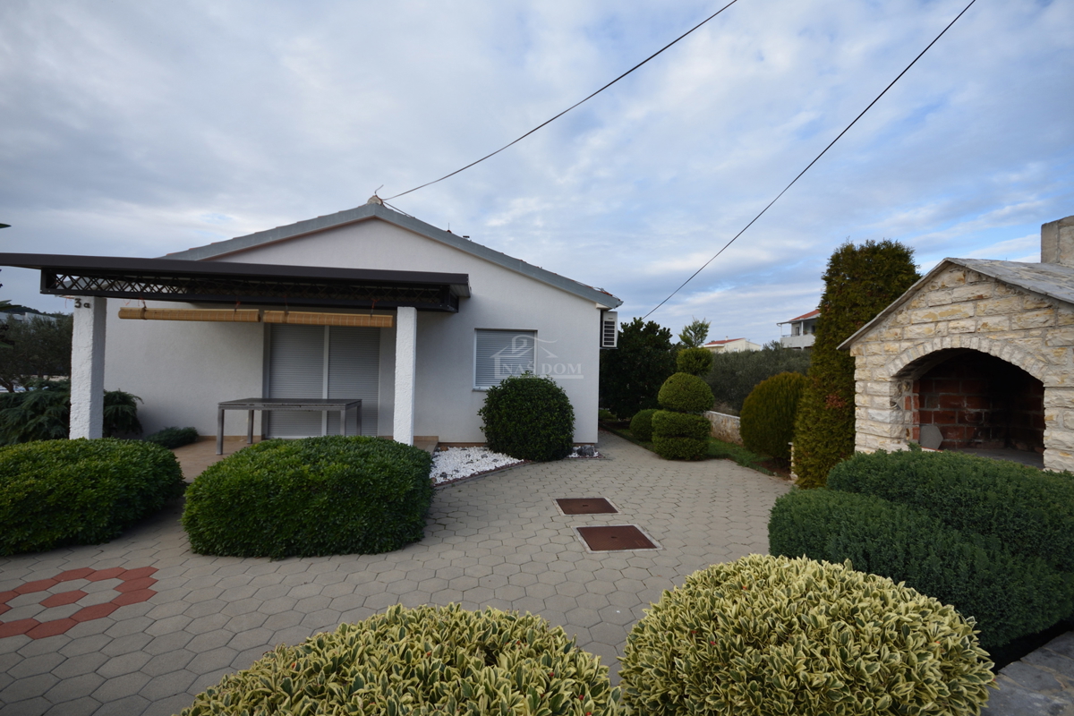 Vodice - pritlična hiša