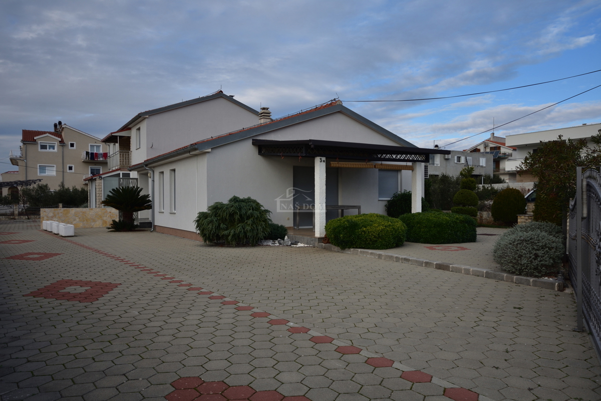 Vodice - pritlična hiša