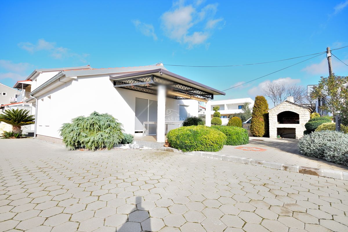 Vodice - družinska hiša pritličje