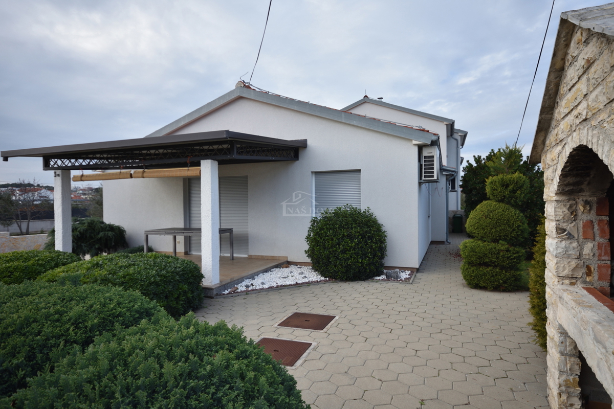 Vodice - pritlična hiša