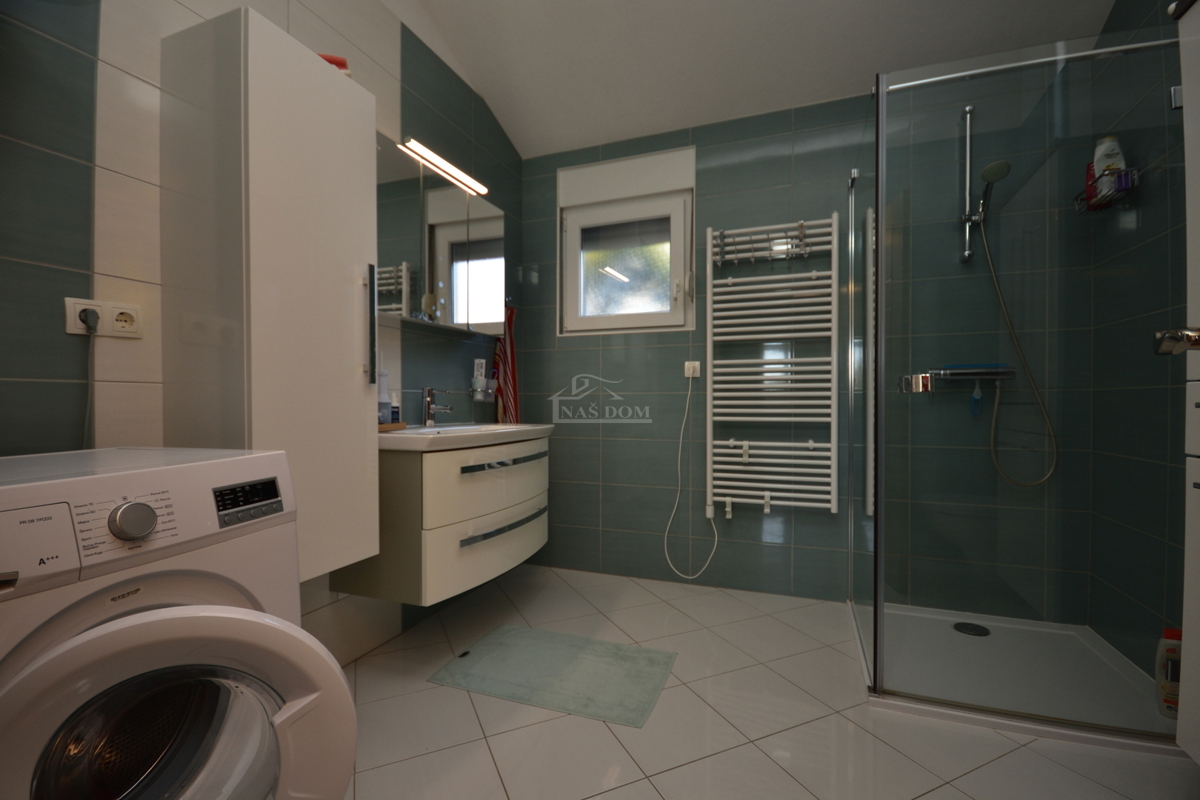 Vodice - pritlična hiša