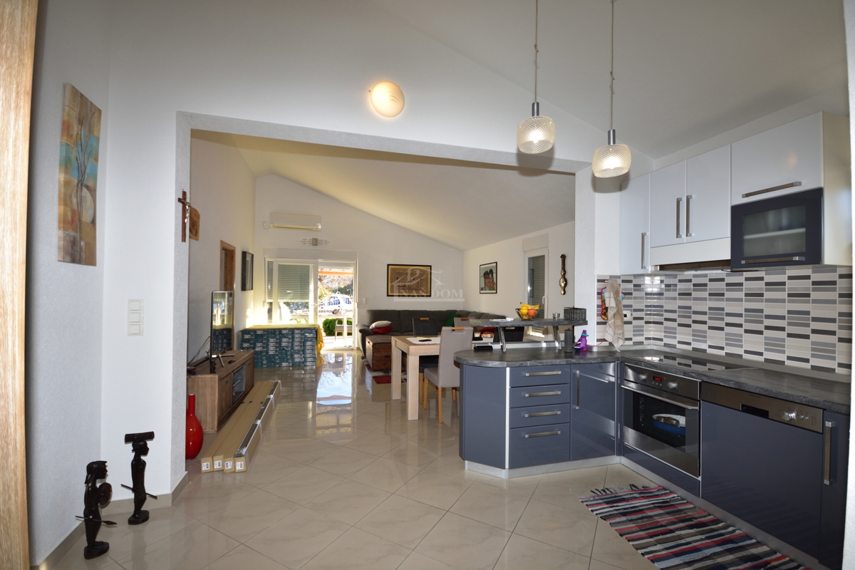 Vodice - pritlična hiša