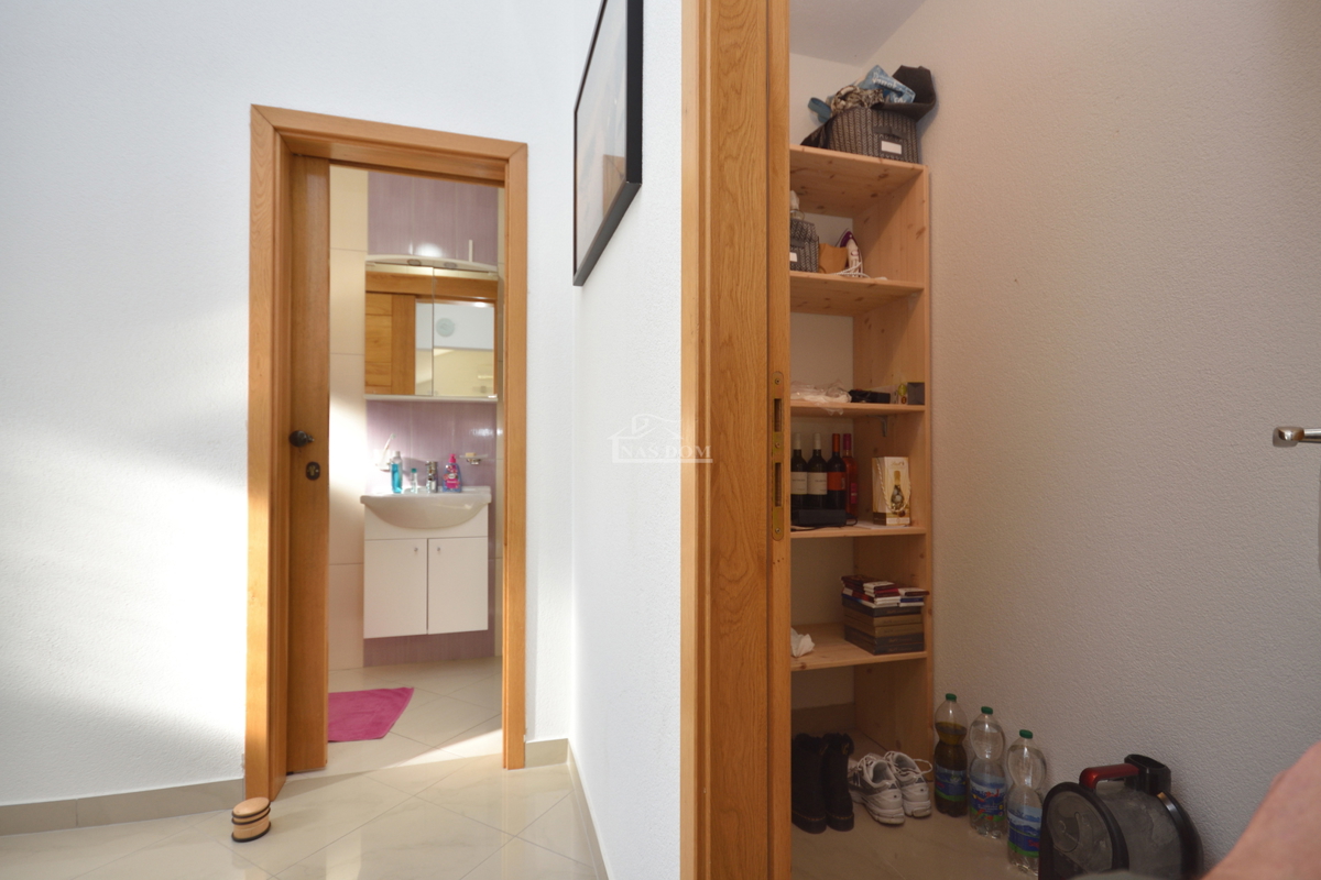 Vodice - družinska hiša pritličje