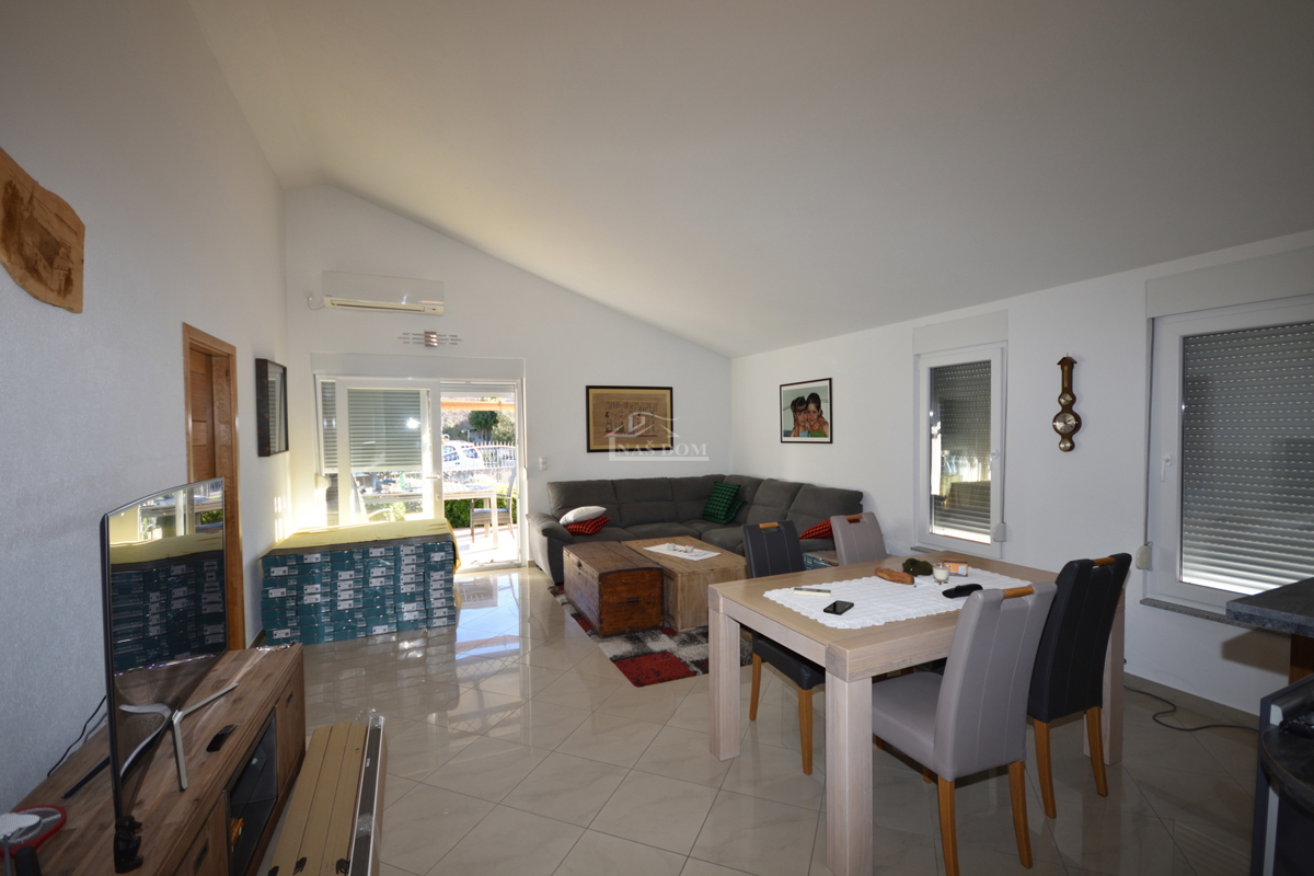 Vodice - družinska hiša pritličje