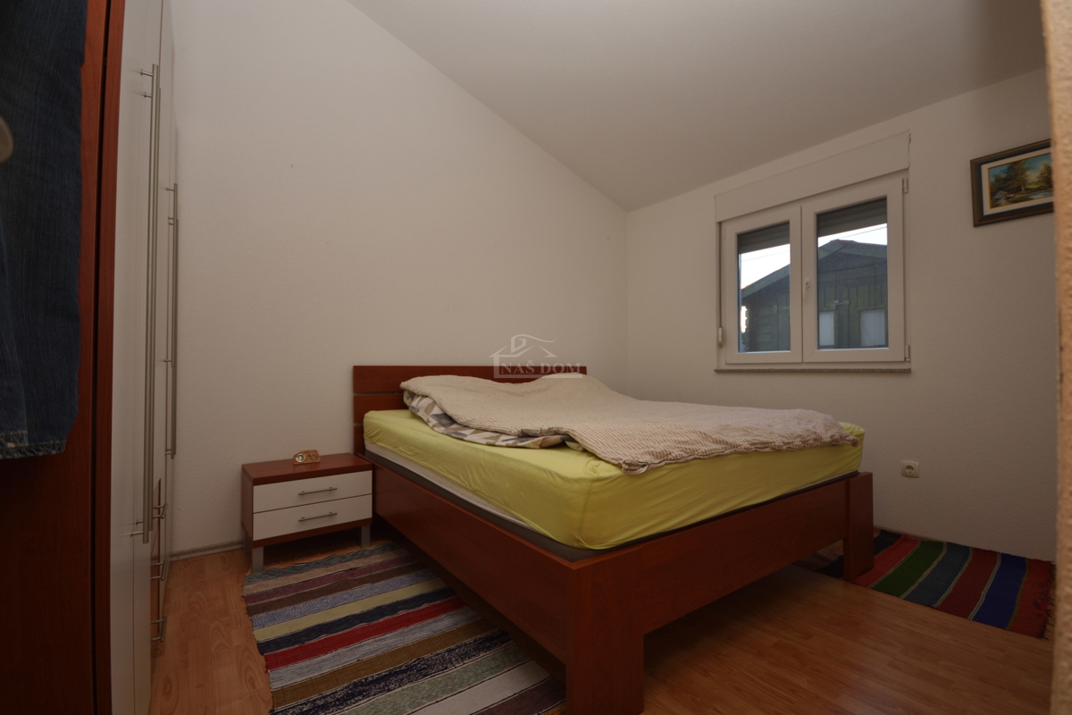 Vodice - pritlična hiša