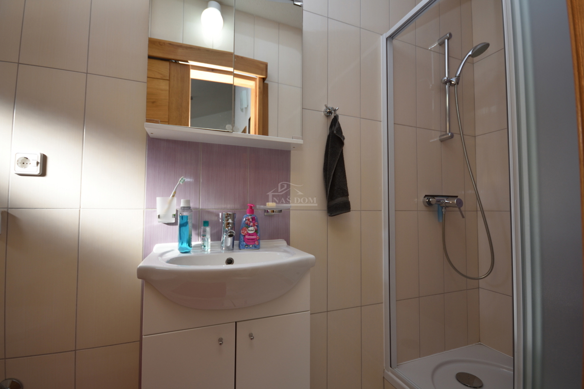 Vodice - pritlična hiša