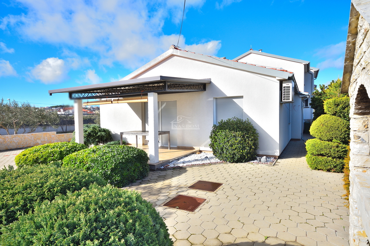 Vodice - družinska hiša pritličje