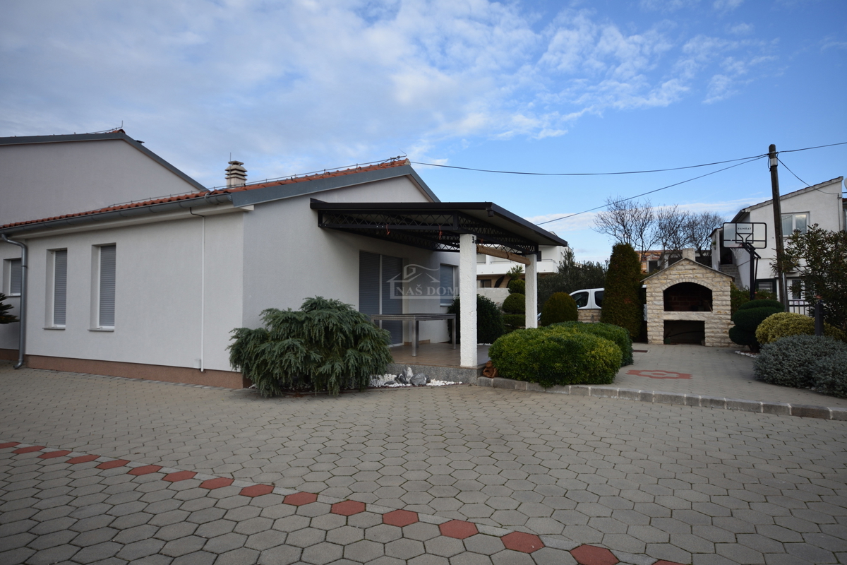 Vodice - pritlična hiša