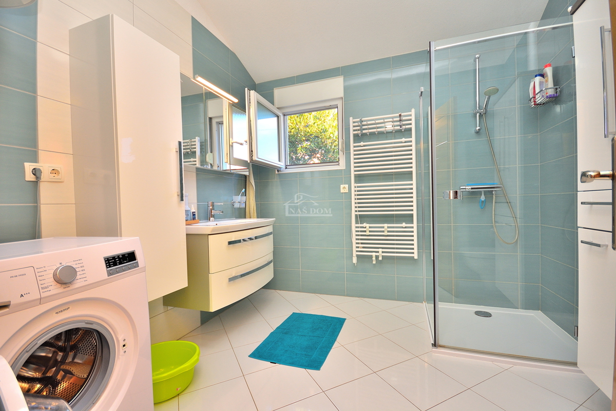 Vodice - družinska hiša pritličje