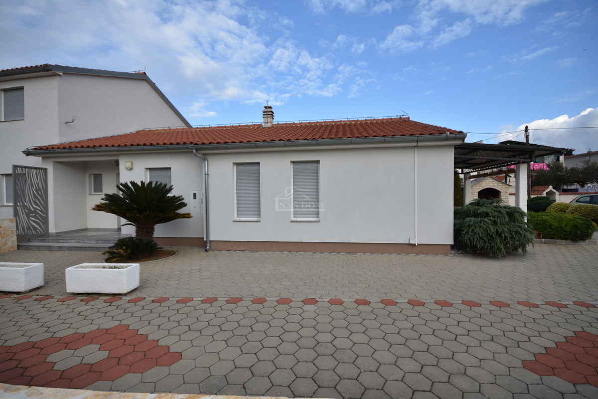 Vodice - pritlična hiša