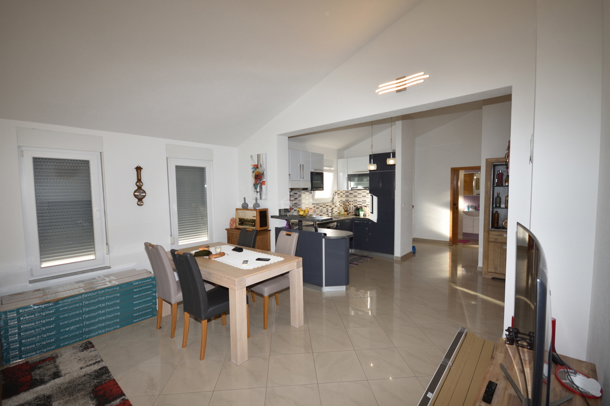 Vodice - pritlična hiša