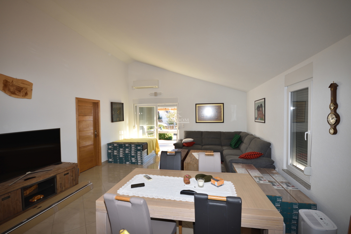 Vodice - družinska hiša pritličje