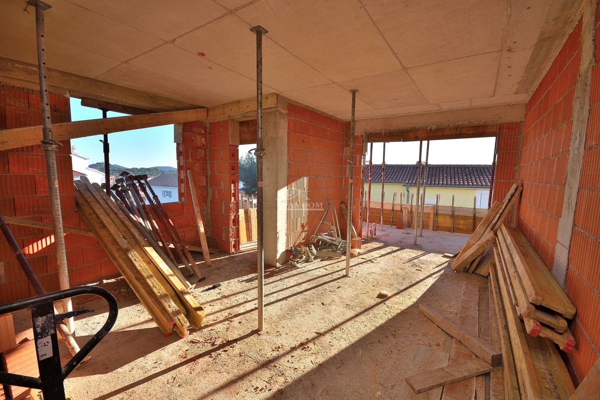 TRIBUNJ, SOVLJE - dvonadstropno stanovanje z razgledom na morje