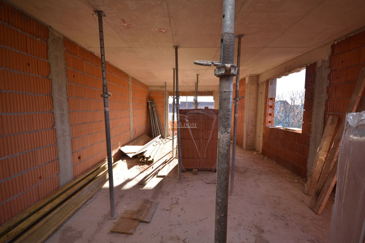 TRIBUNJ, SOVLJE - dvonadstropno stanovanje z razgledom na morje