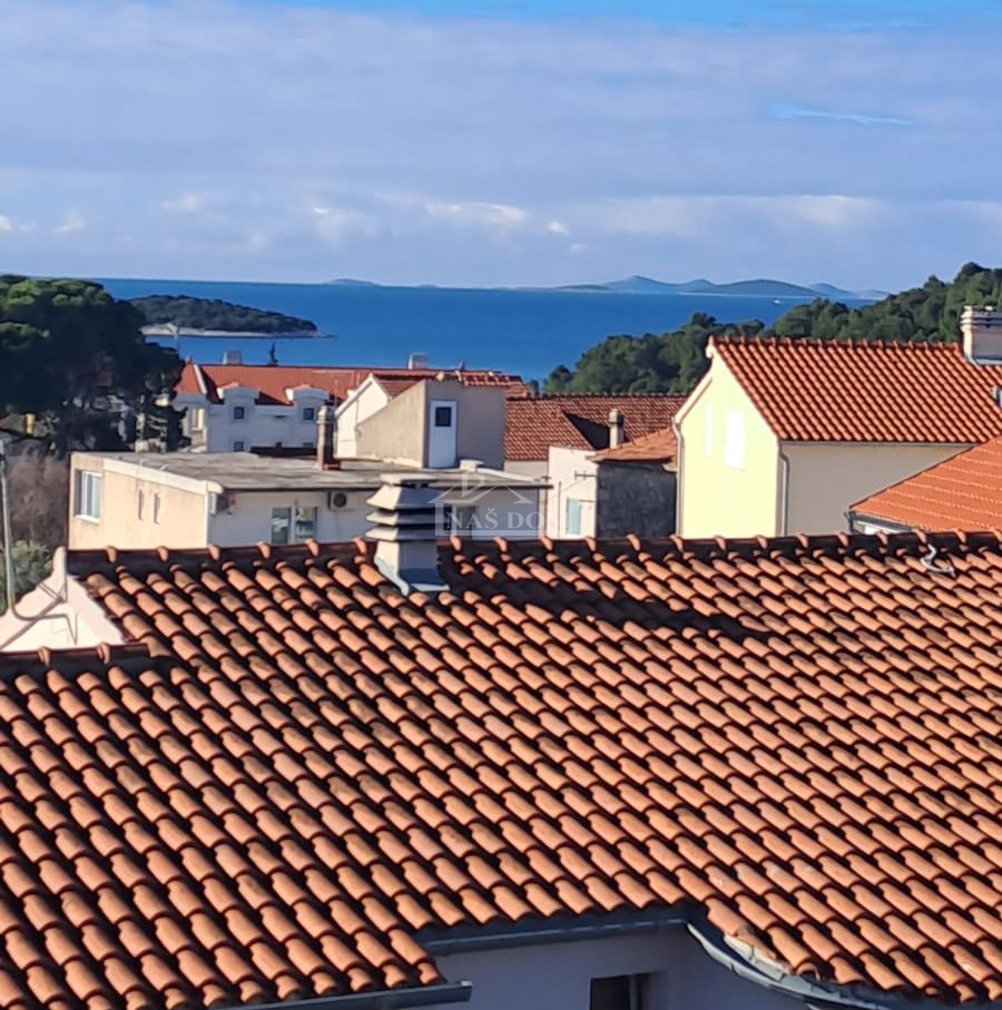 TRIBUNJ, SOVLJE - dvonadstropno stanovanje z razgledom na morje