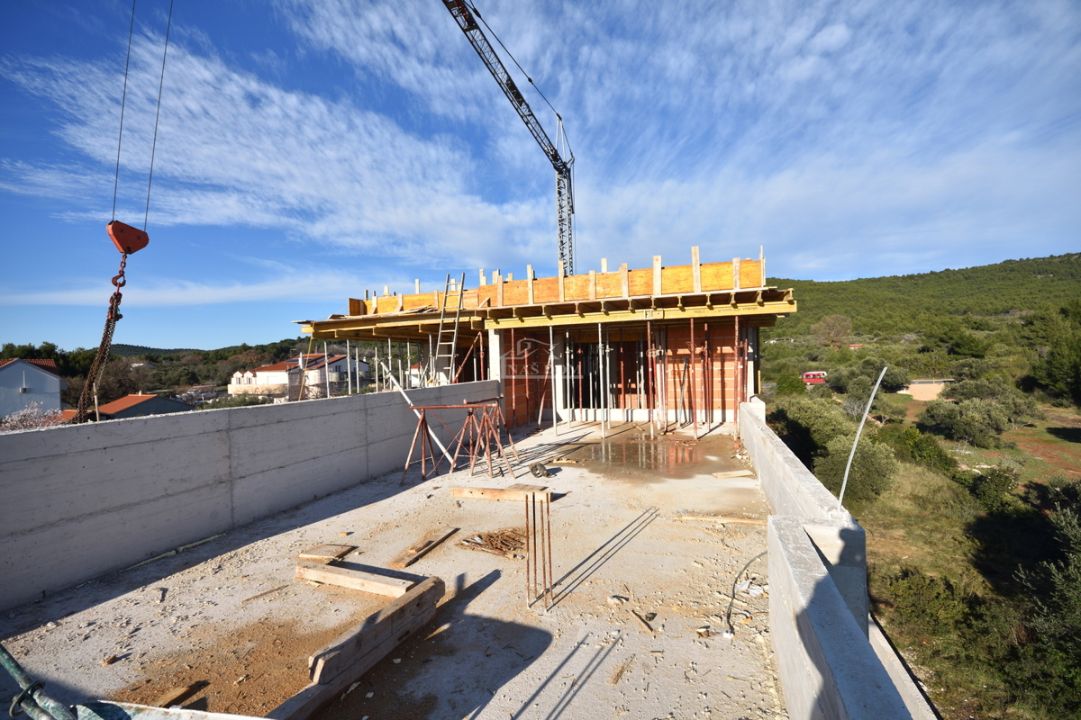 TRIBUNJ, SOVLJE - dvonadstropno stanovanje z razgledom na morje